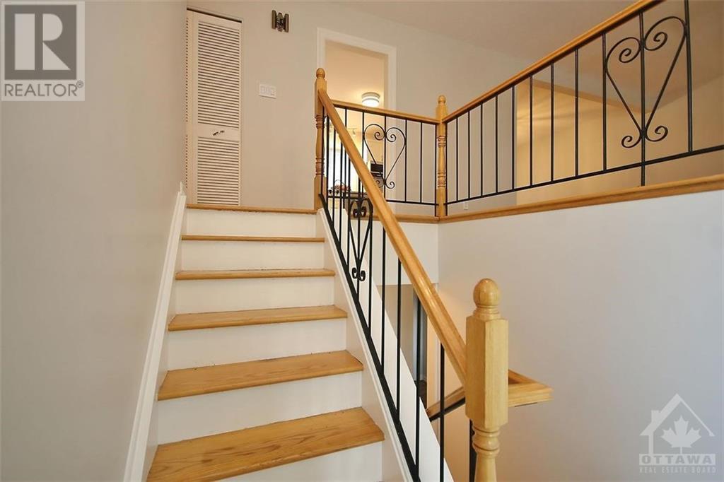 390 Halldon Place, Ottawa, Ontario  K2B 7B8 - Photo 3 - 1377885