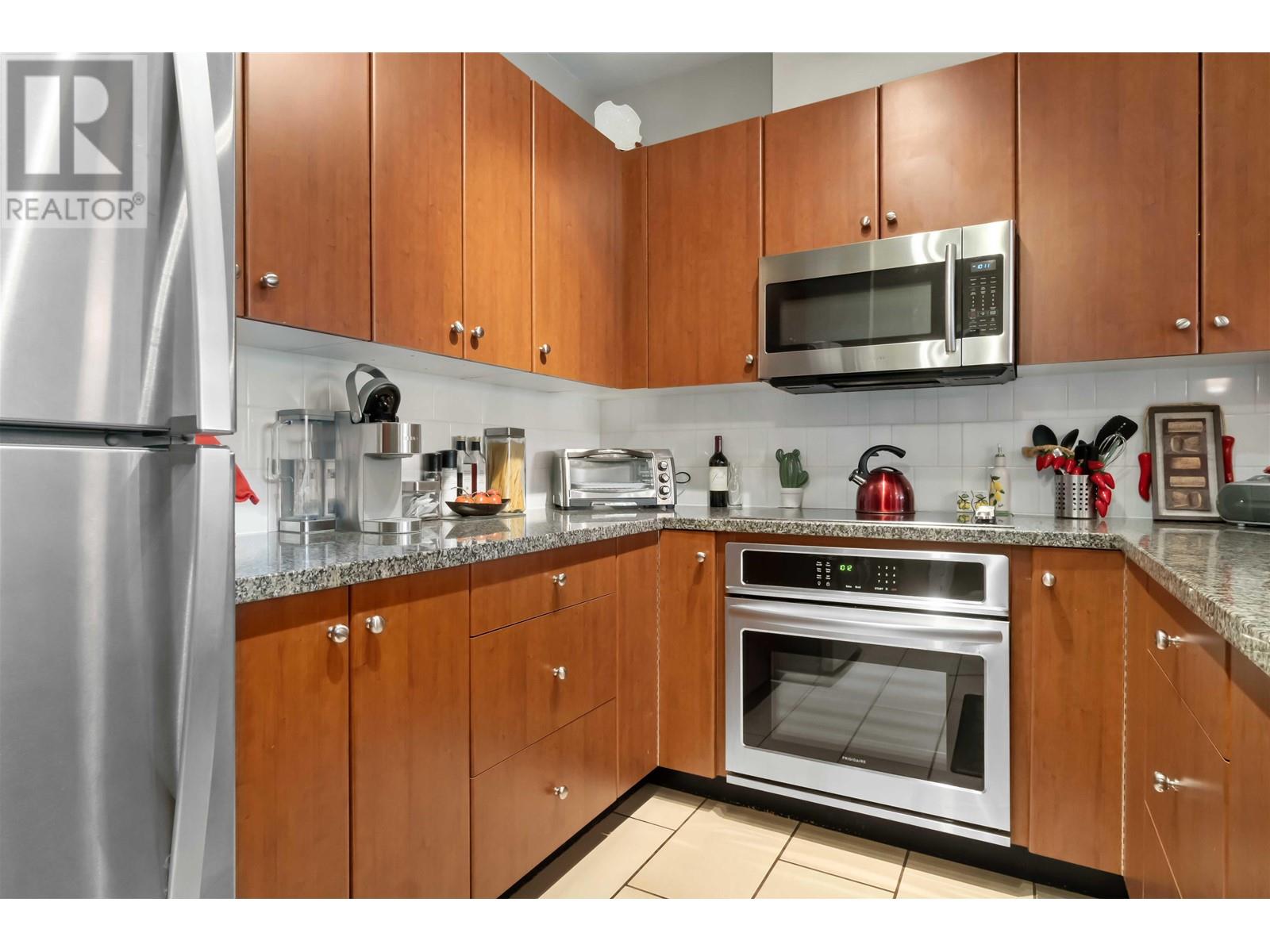 302 100 Capilano Road, Port Moody, British Columbia  V3H 5M9 - Photo 10 - R2856330