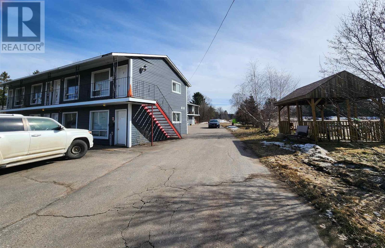 859 Trunk Rd, Sault Ste Marie, Ontario  P6A 3T3 - Photo 10 - SM240424