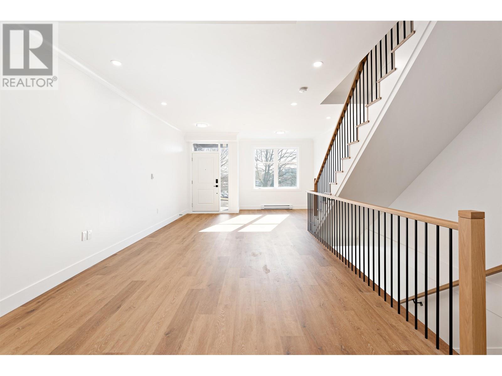 43 E 8th Avenue, New Westminster, British Columbia  V3L 4J4 - Photo 3 - R2856278