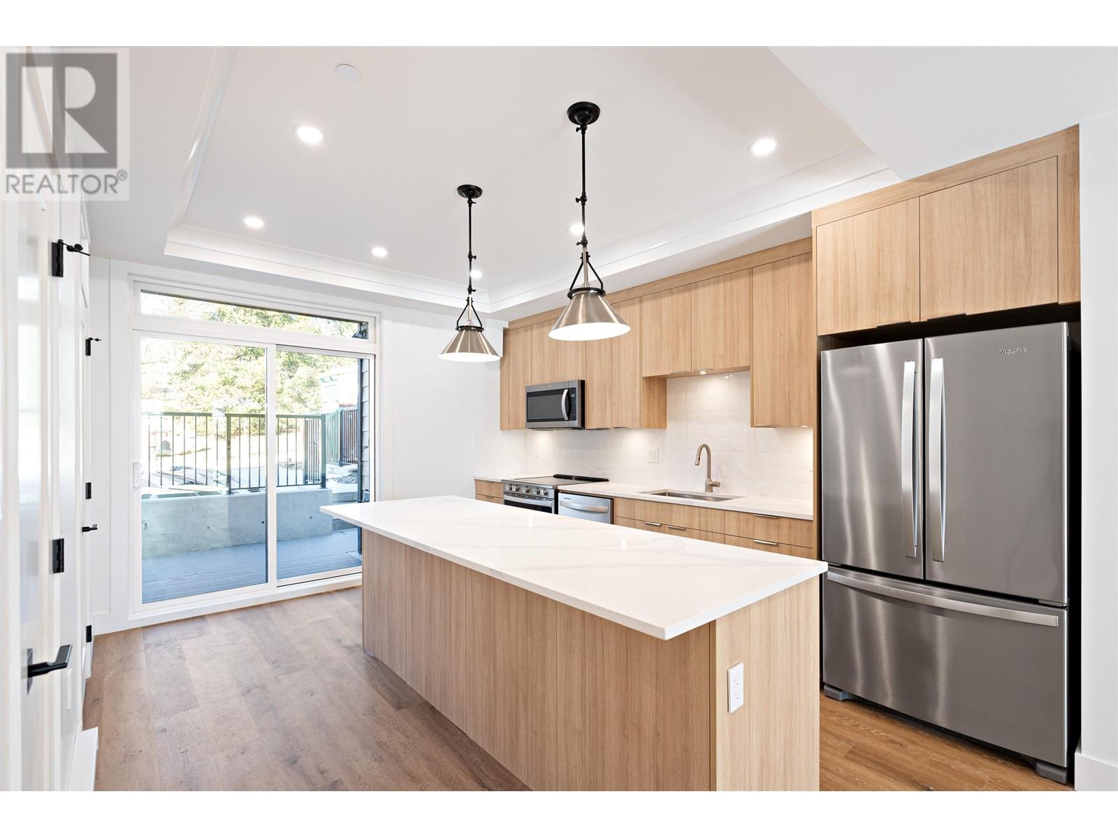 43 E 8th Avenue, New Westminster, British Columbia  V3L 4J4 - Photo 4 - R2856278
