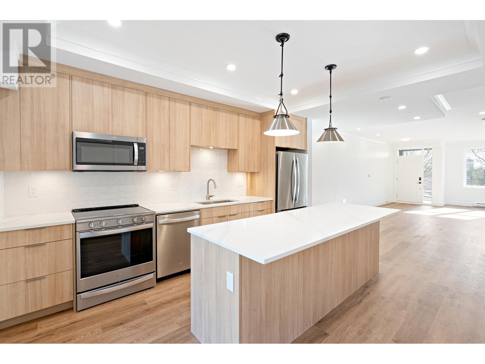43 E 8th Avenue, New Westminster, British Columbia  V3L 4J4 - Photo 5 - R2856278