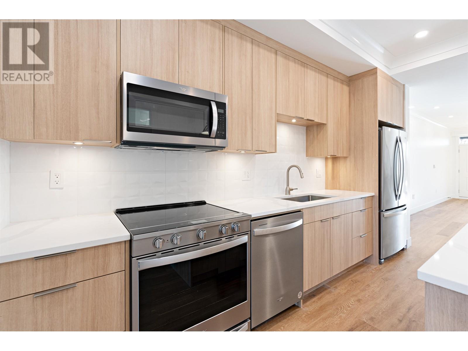 43 E 8th Avenue, New Westminster, British Columbia  V3L 4J4 - Photo 7 - R2856278