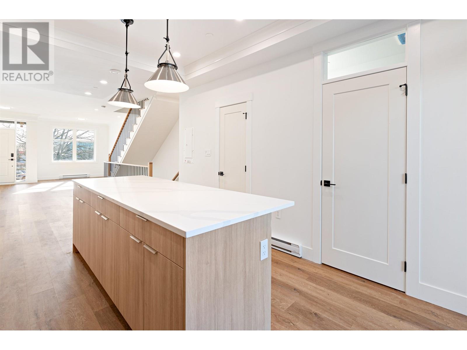 43 E 8th Avenue, New Westminster, British Columbia  V3L 4J4 - Photo 8 - R2856278