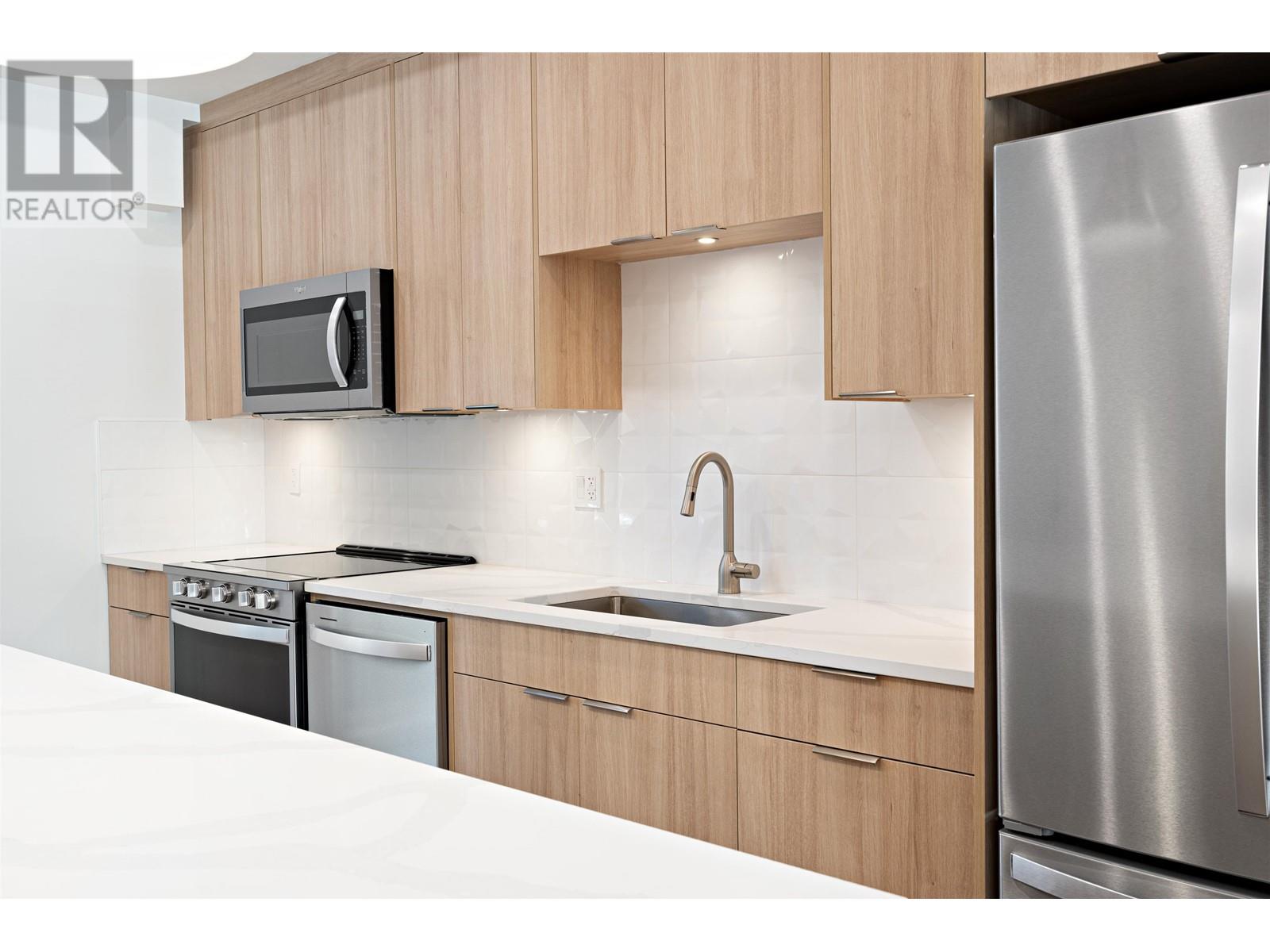 43 E 8th Avenue, New Westminster, British Columbia  V3L 4J4 - Photo 6 - R2856278