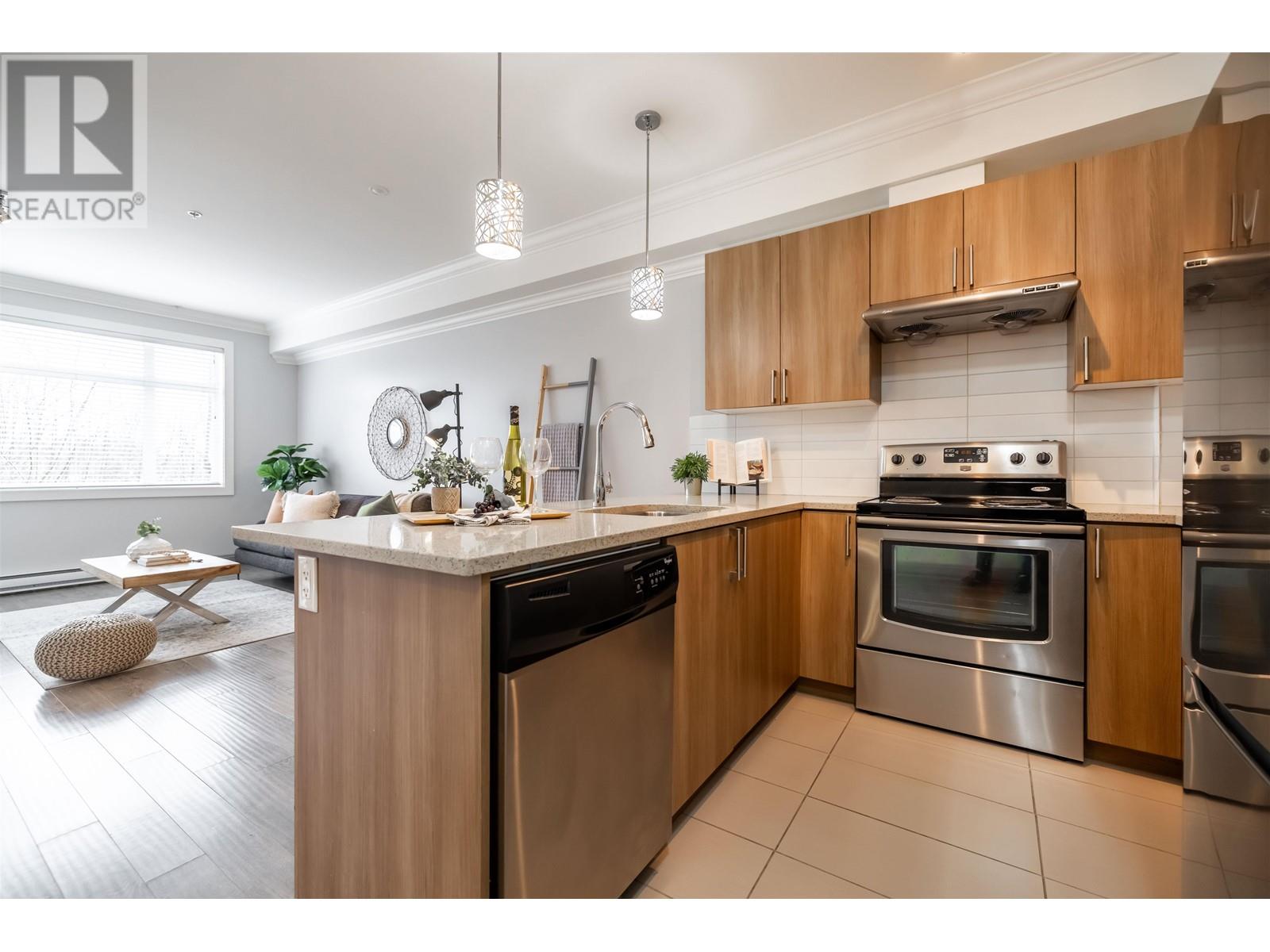 205 11566 224 Street, Maple Ridge, British Columbia  V2X 9C9 - Photo 2 - R2856538