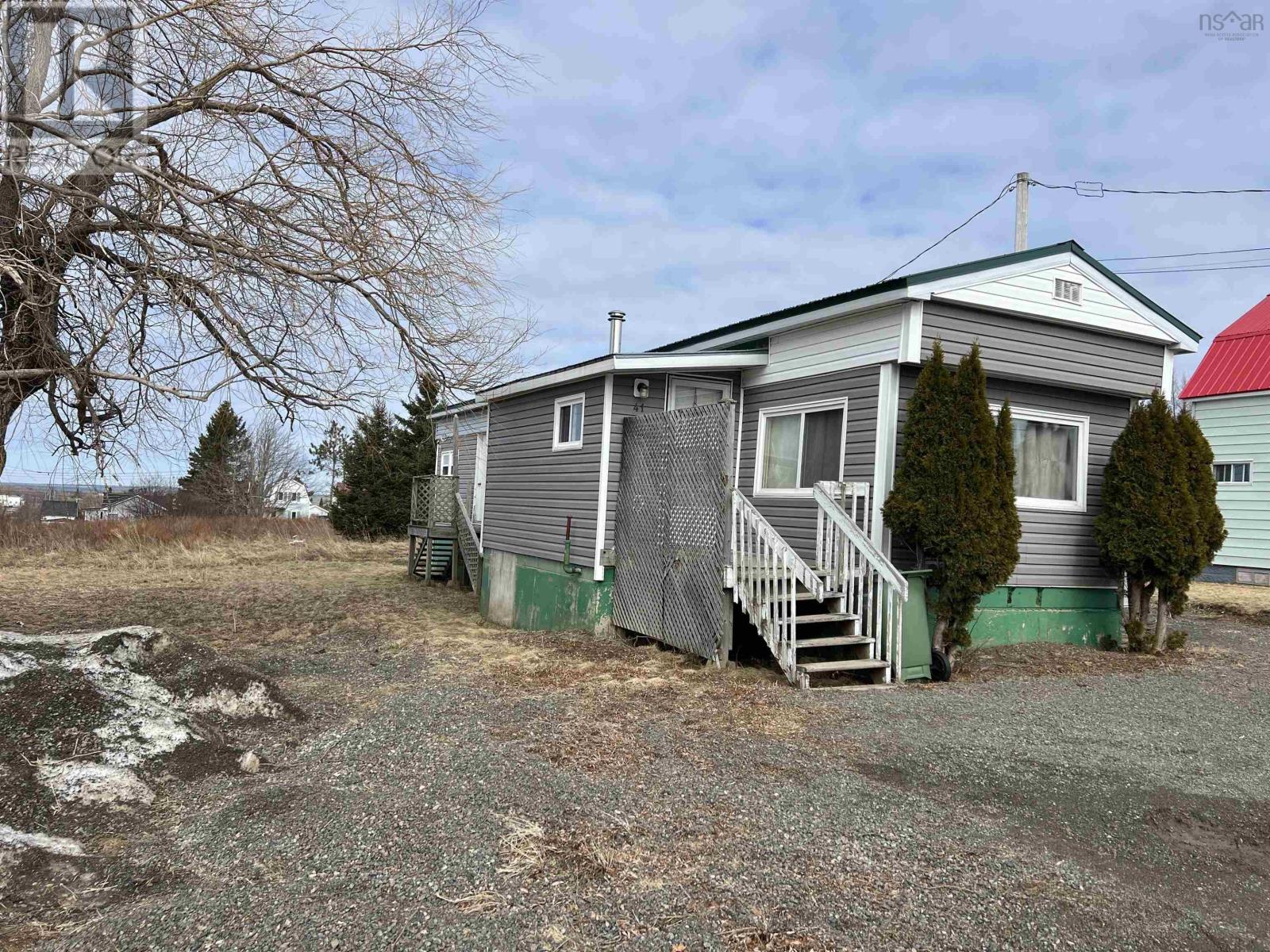 41 Dunn Street, Springhill, Nova Scotia  B0M 1X0 - Photo 2 - 202404065