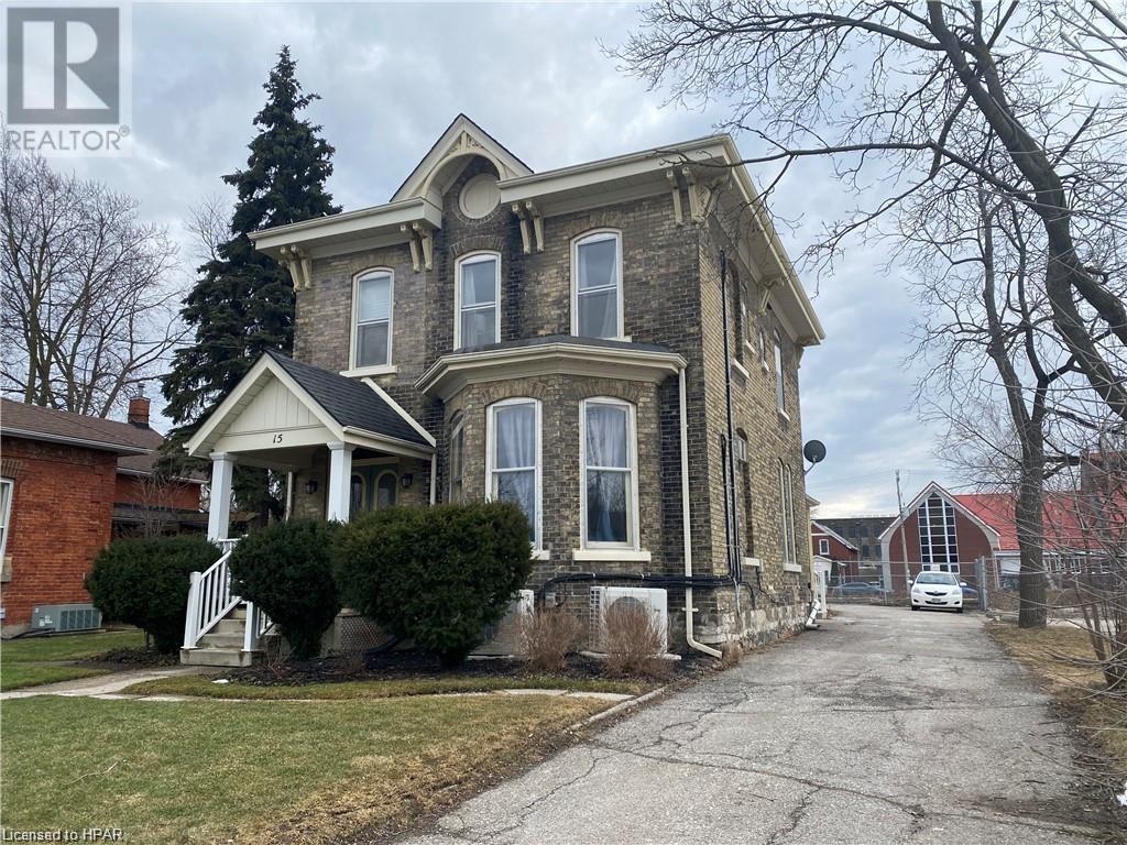 15 Grange Street, Stratford, Ontario  N5A 3P7 - Photo 1 - 40550142
