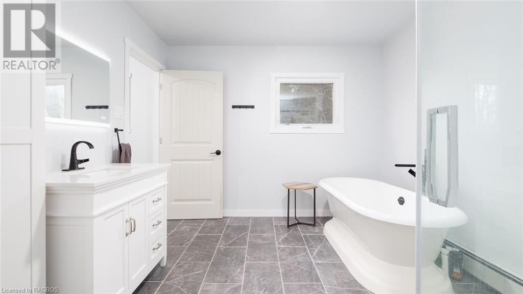 929 16th Street W, Georgian Bluffs, Ontario  N4K 6V5 - Photo 17 - 40549452