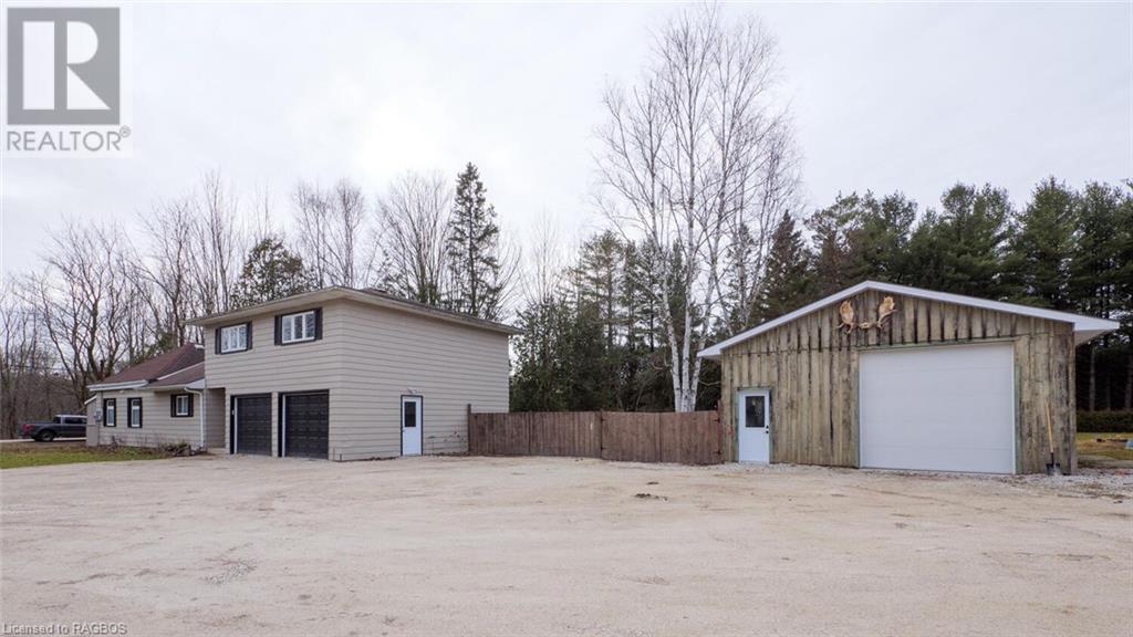 929 16th Street W, Georgian Bluffs, Ontario  N4K 6V5 - Photo 4 - 40549452