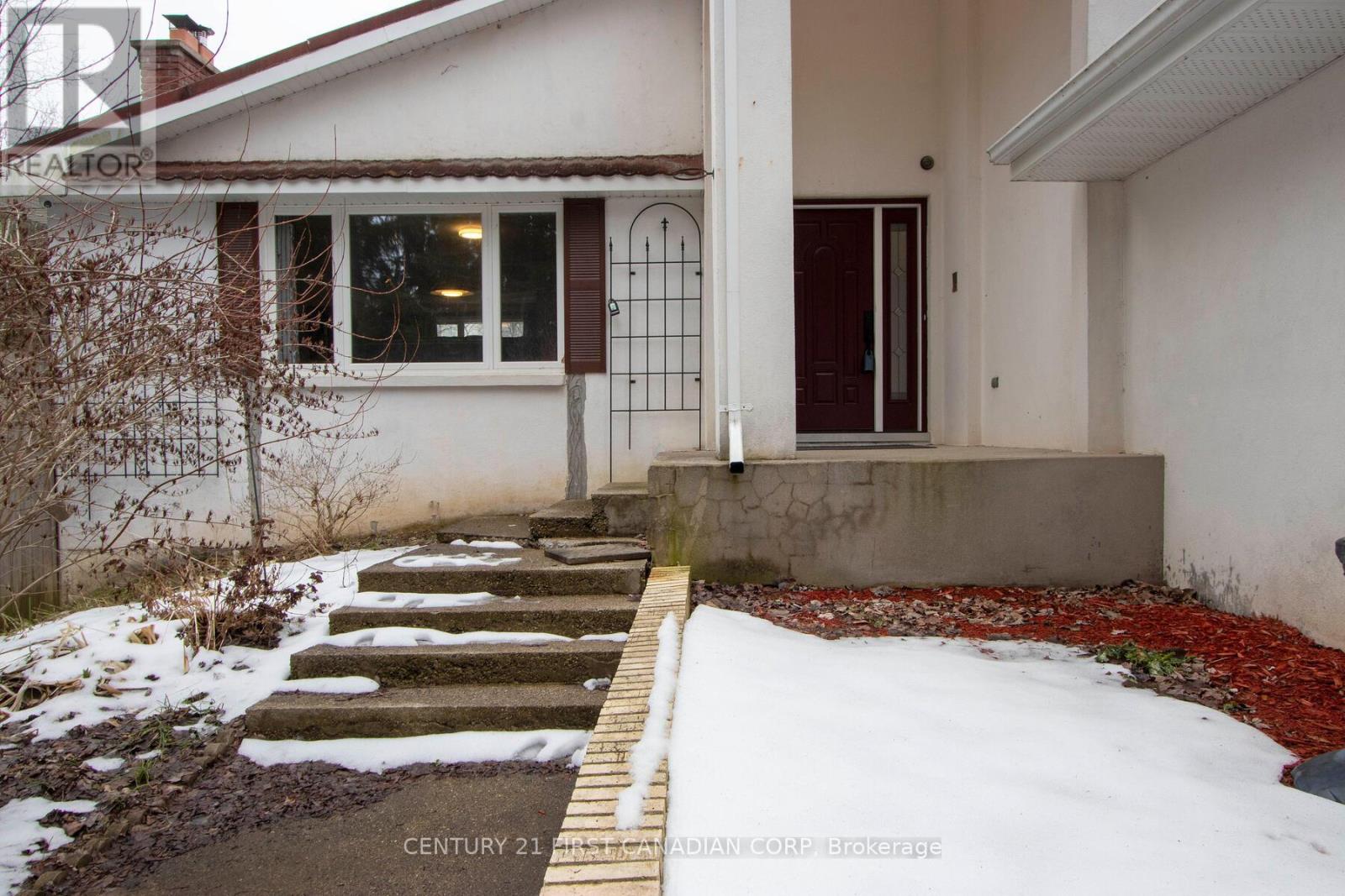 1835 Mark Settlement Dr, North Middlesex, Ontario  N0M 2K0 - Photo 3 - X8121676