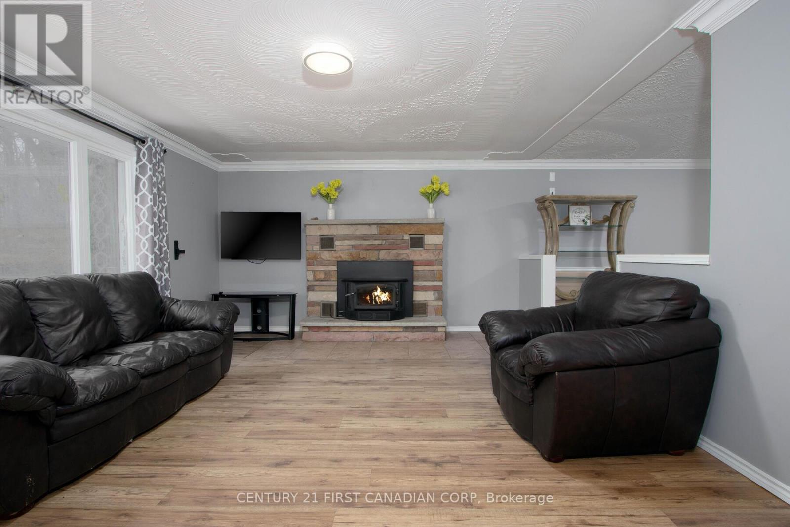 1835 Mark Settlement Dr, North Middlesex, Ontario  N0M 2K0 - Photo 6 - X8121676