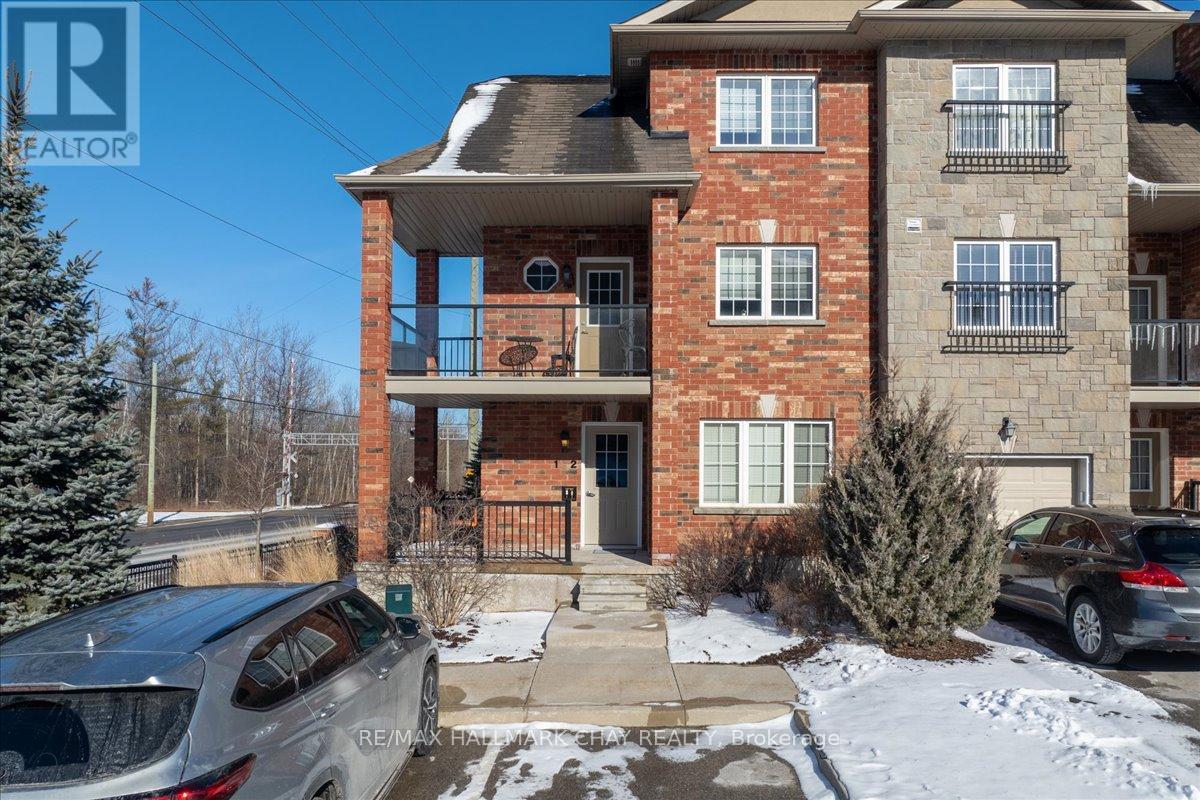 #1 -57 Ferndale Dr S, Barrie, Ontario  L4N 5W9 - Photo 1 - S8122436