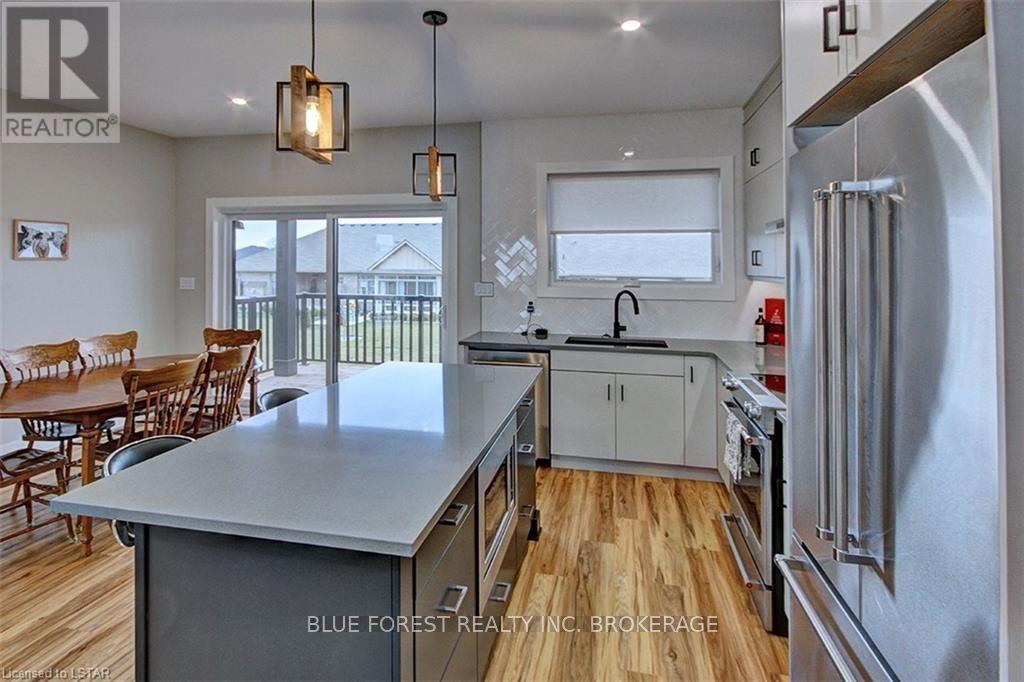 149 Hennessy St St, Lambton Shores, Ontario  N0N 1J0 - Photo 10 - X8122266