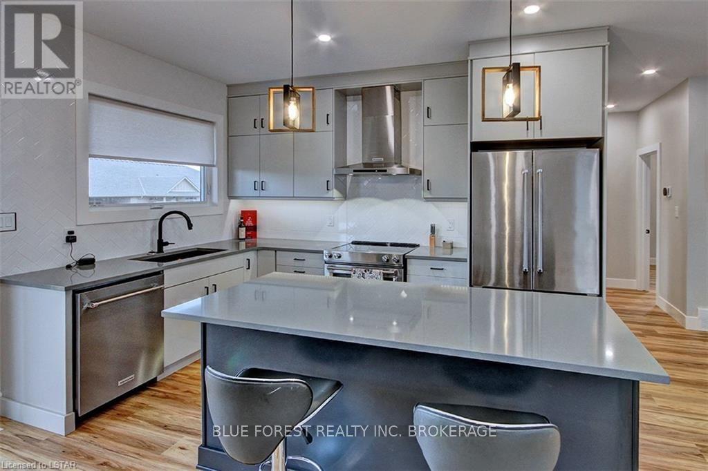149 Hennessy St St, Lambton Shores, Ontario  N0N 1J0 - Photo 11 - X8122266