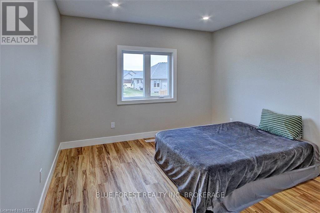149 Hennessy St St, Lambton Shores, Ontario  N0N 1J0 - Photo 21 - X8122266