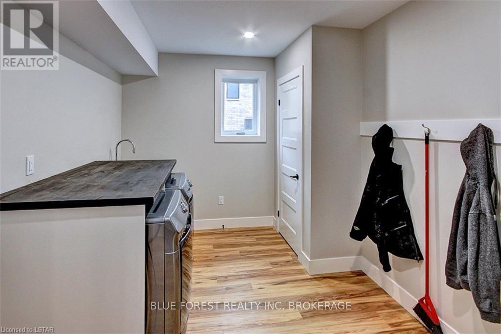 149 Hennessy St St, Lambton Shores, Ontario  N0N 1J0 - Photo 28 - X8122266