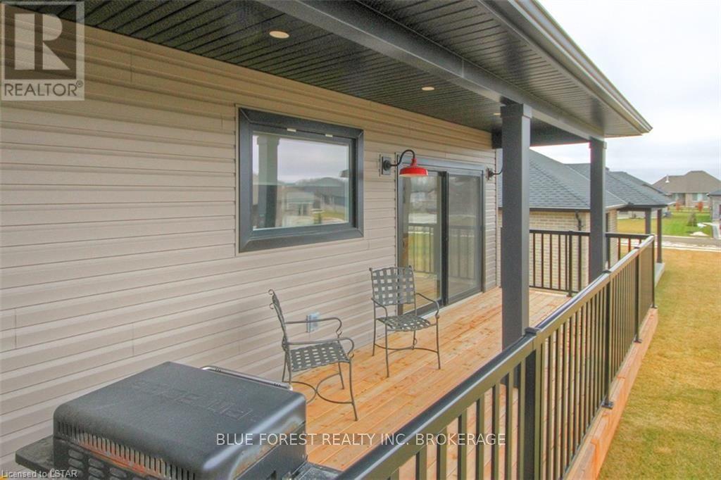149 Hennessy St St, Lambton Shores, Ontario  N0N 1J0 - Photo 29 - X8122266