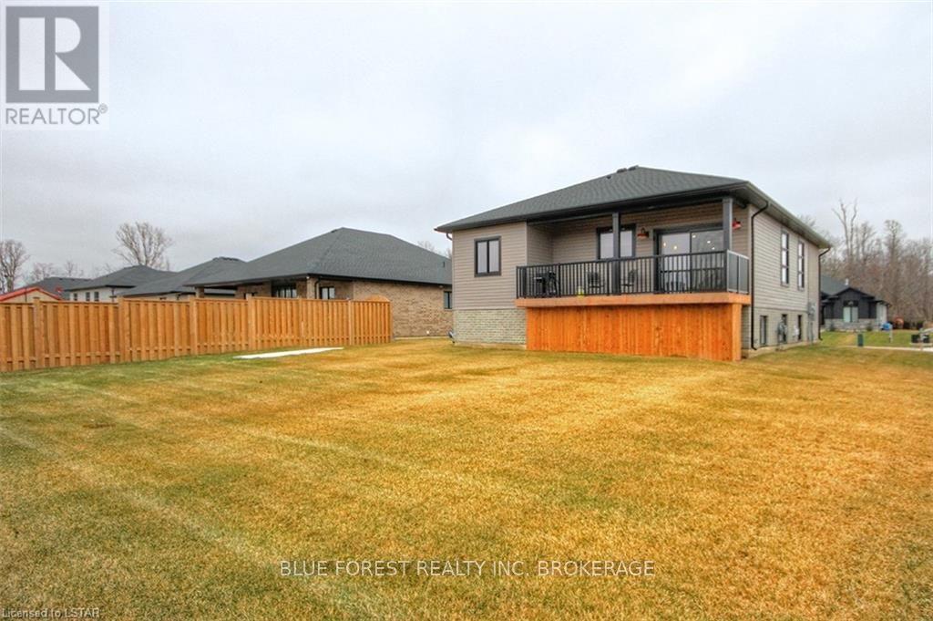 149 Hennessy St St, Lambton Shores, Ontario  N0N 1J0 - Photo 31 - X8122266