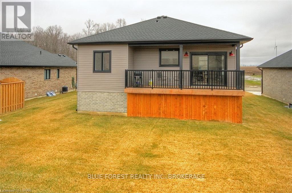 149 Hennessy St St, Lambton Shores, Ontario  N0N 1J0 - Photo 32 - X8122266