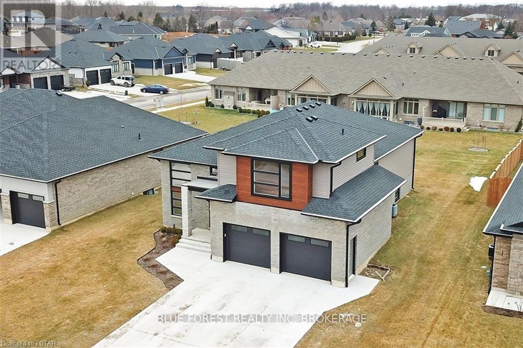 149 Hennessy St St, Lambton Shores, Ontario  N0N 1J0 - Photo 33 - X8122266