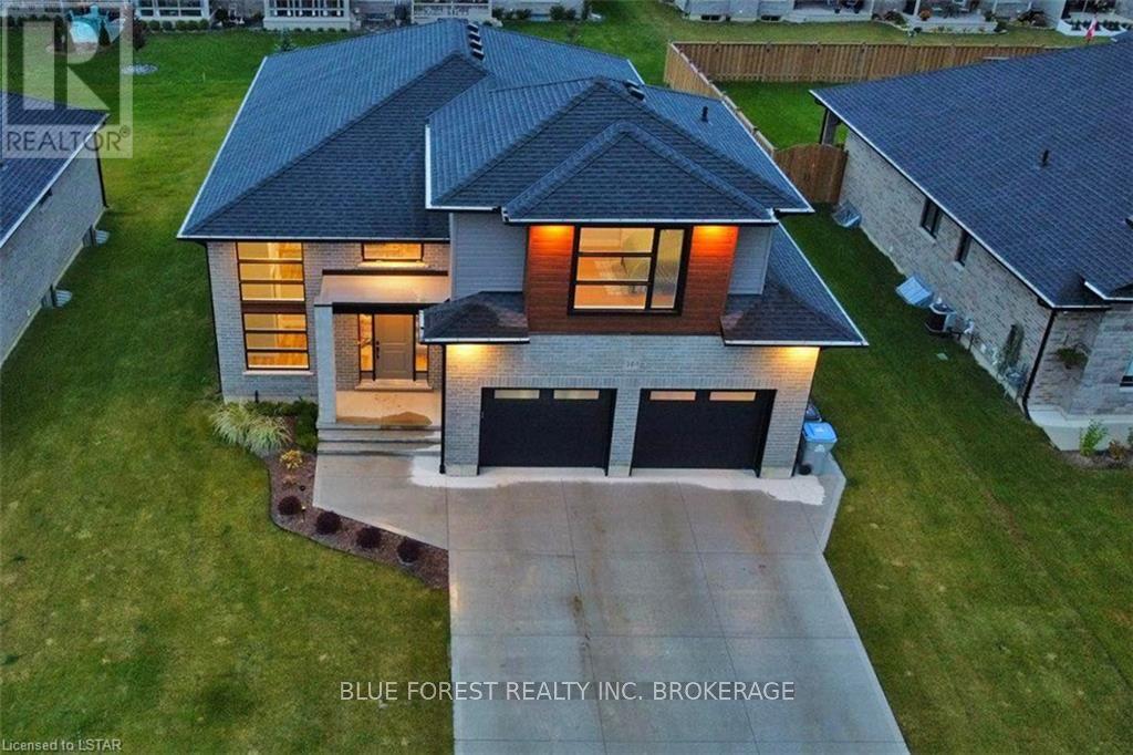 149 Hennessy St St, Lambton Shores, Ontario  N0N 1J0 - Photo 35 - X8122266