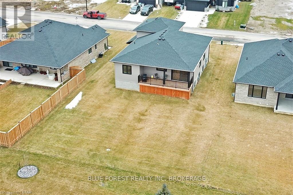 149 Hennessy St St, Lambton Shores, Ontario  N0N 1J0 - Photo 36 - X8122266