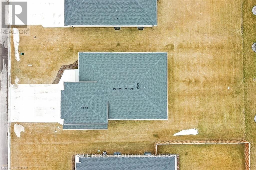 149 Hennessy St St, Lambton Shores, Ontario  N0N 1J0 - Photo 37 - X8122266