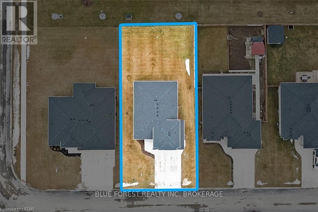 149 Hennessy St St, Lambton Shores, Ontario  N0N 1J0 - Photo 38 - X8122266