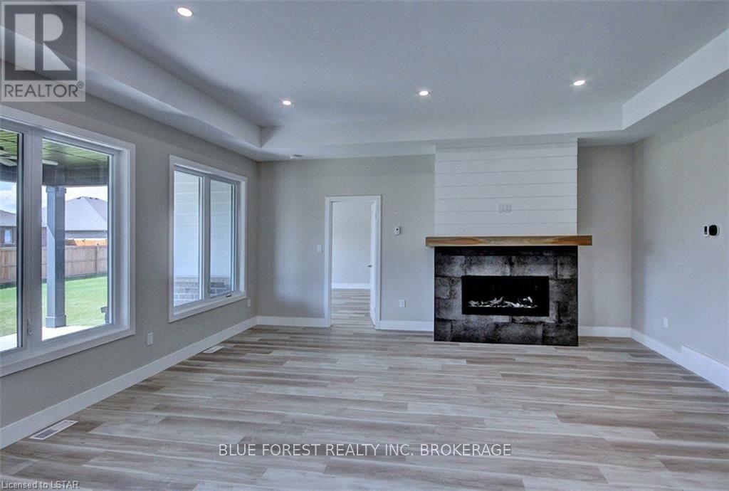 6731 Shaker Lane, Plympton-Wyoming, Ontario  N0N 1E0 - Photo 18 - X8122336