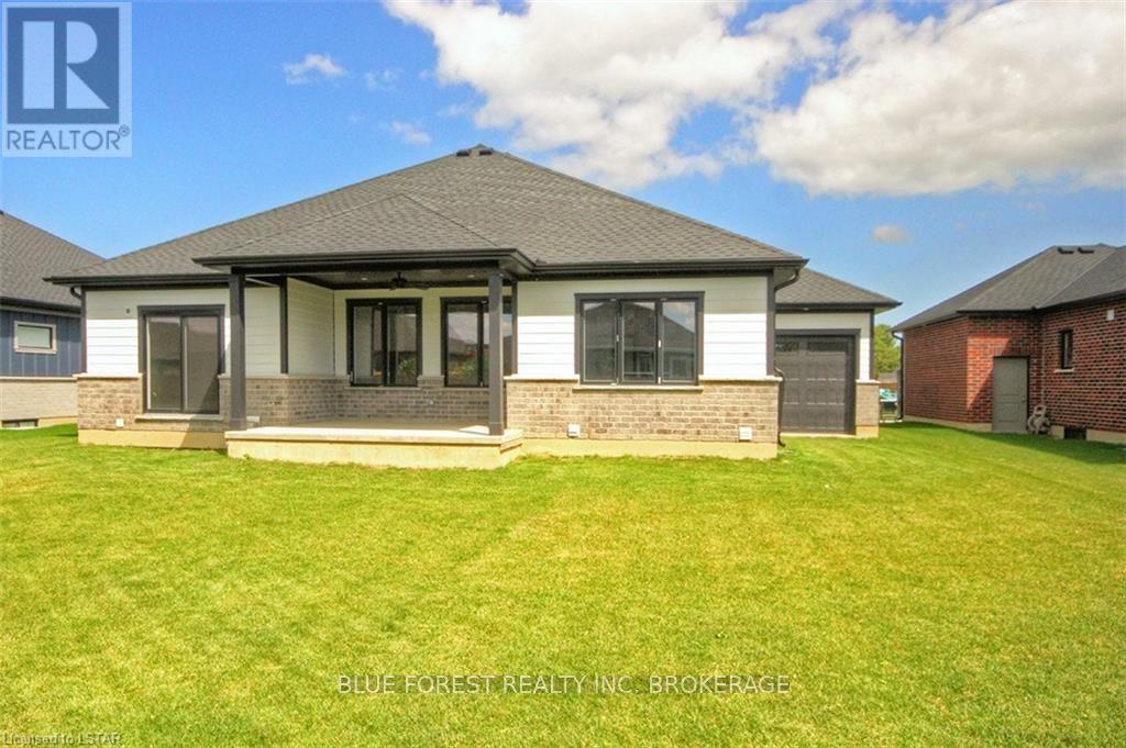 3584 Britt Blvd, Plympton-Wyoming, Ontario  N0N 1E0 - Photo 12 - X8122378