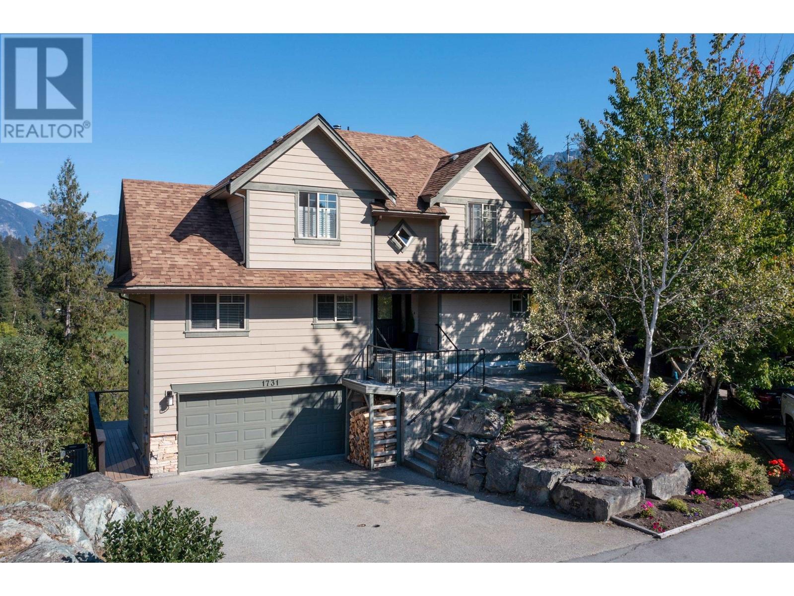 1731 Pinewood Drive, Pemberton, British Columbia  V0N 2L3 - Photo 2 - R2856796