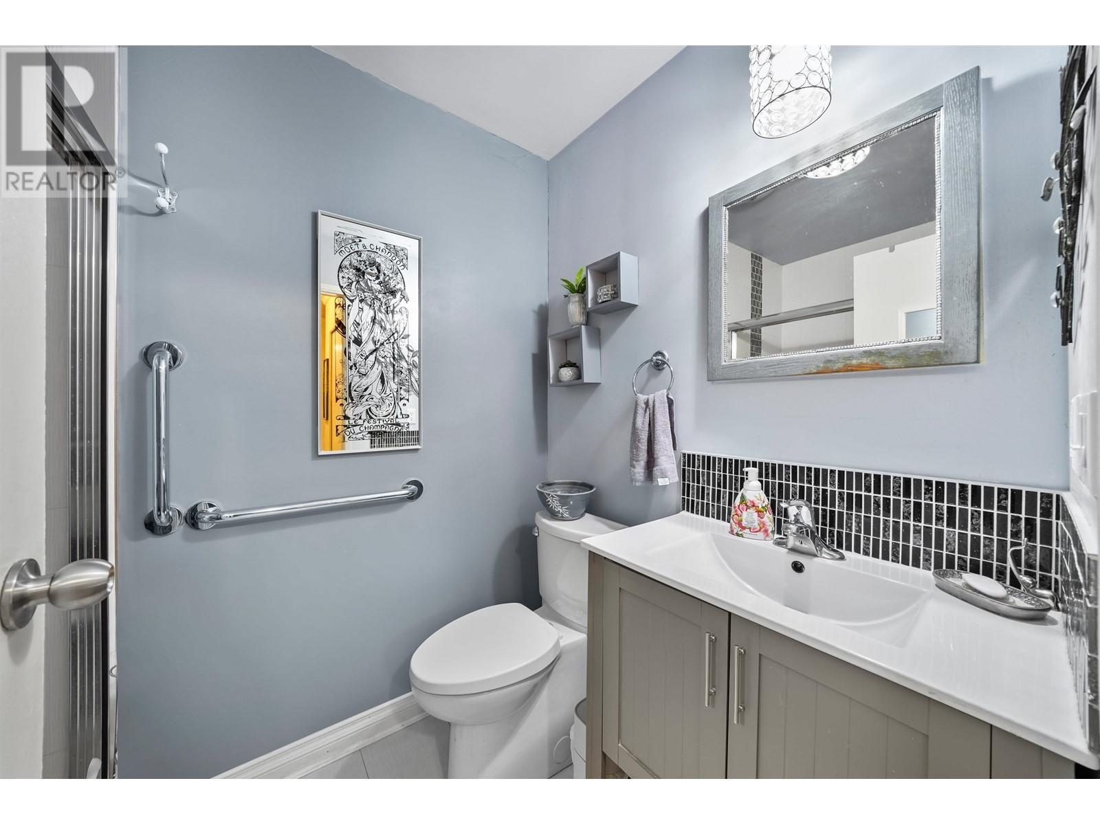 309 809 W 16th Street, North Vancouver, British Columbia  V7P 1R2 - Photo 14 - R2856879