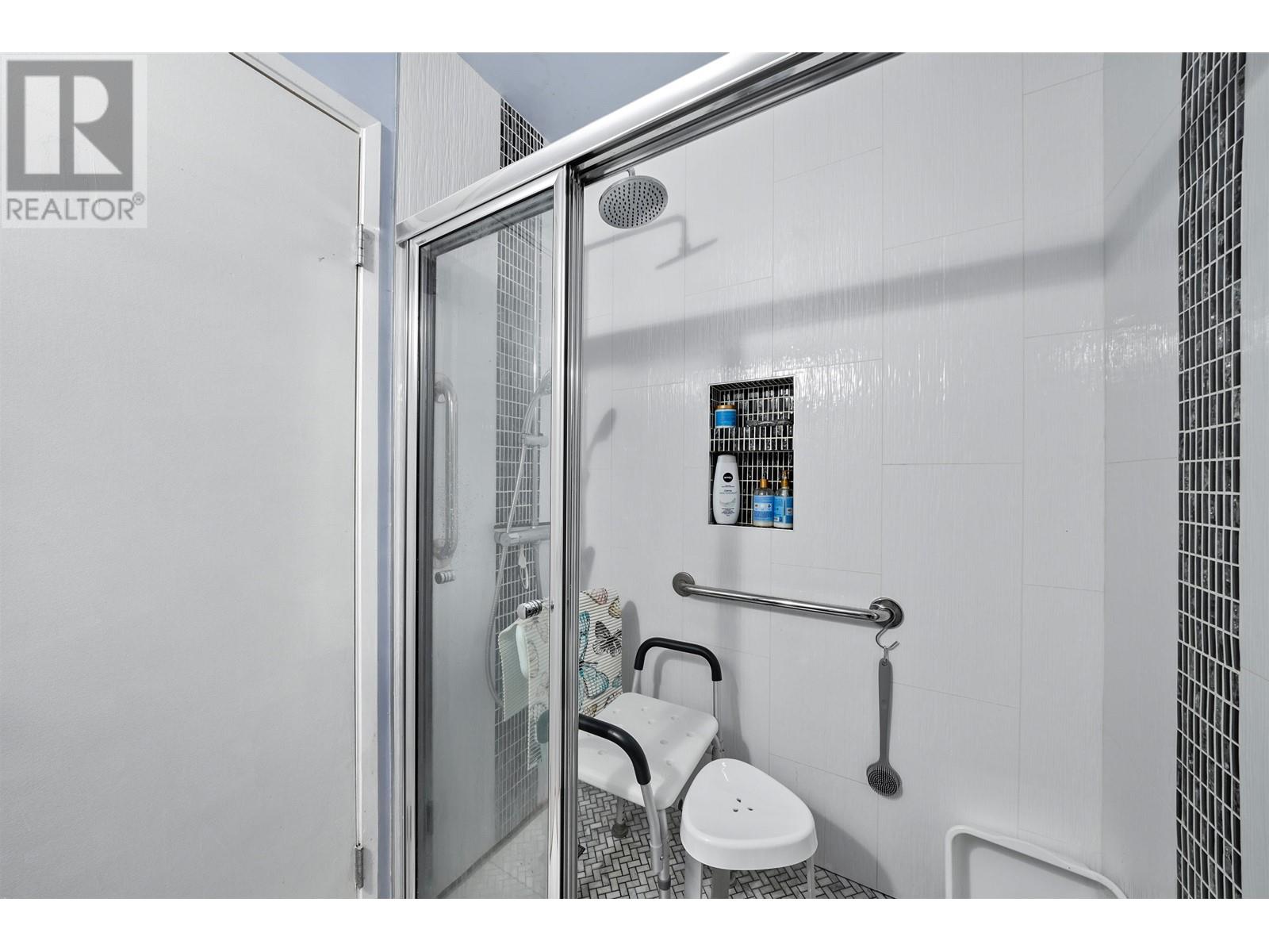 309 809 W 16th Street, North Vancouver, British Columbia  V7P 1R2 - Photo 15 - R2856879