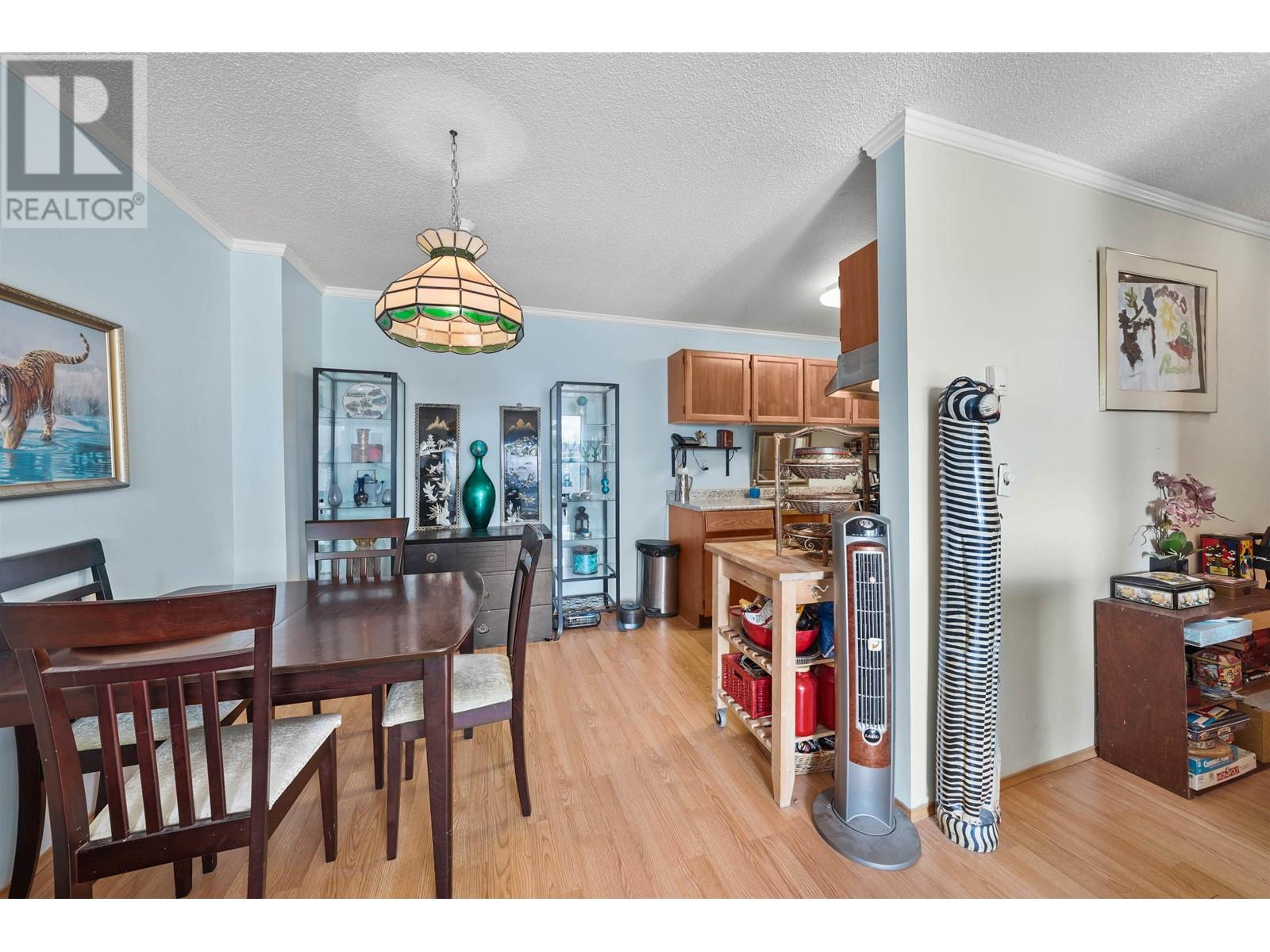 309 809 W 16th Street, North Vancouver, British Columbia  V7P 1R2 - Photo 2 - R2856879
