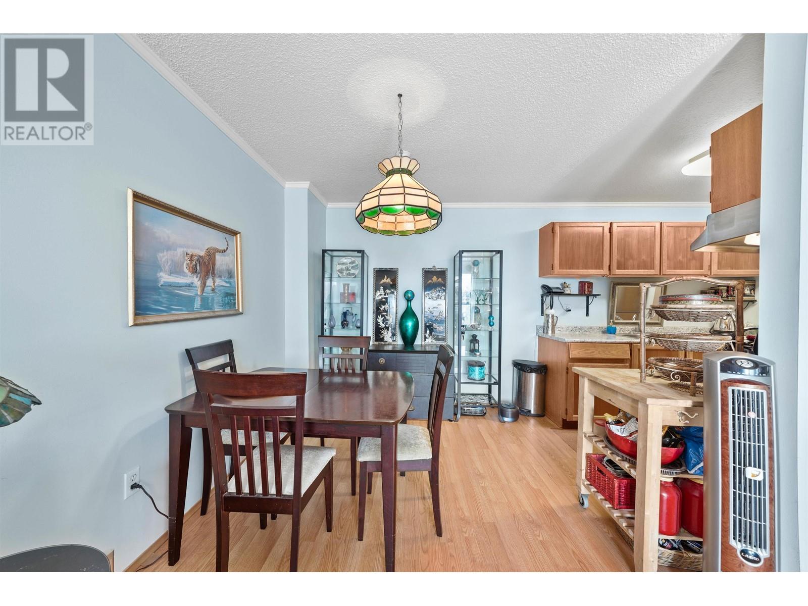 309 809 W 16th Street, North Vancouver, British Columbia  V7P 1R2 - Photo 3 - R2856879