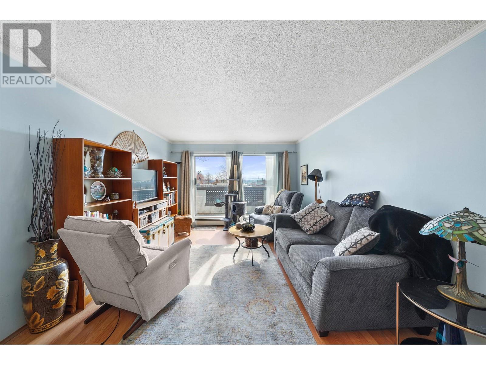 309 809 W 16th Street, North Vancouver, British Columbia  V7P 1R2 - Photo 4 - R2856879