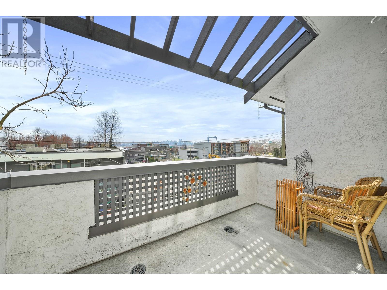 309 809 W 16th Street, North Vancouver, British Columbia  V7P 1R2 - Photo 8 - R2856879