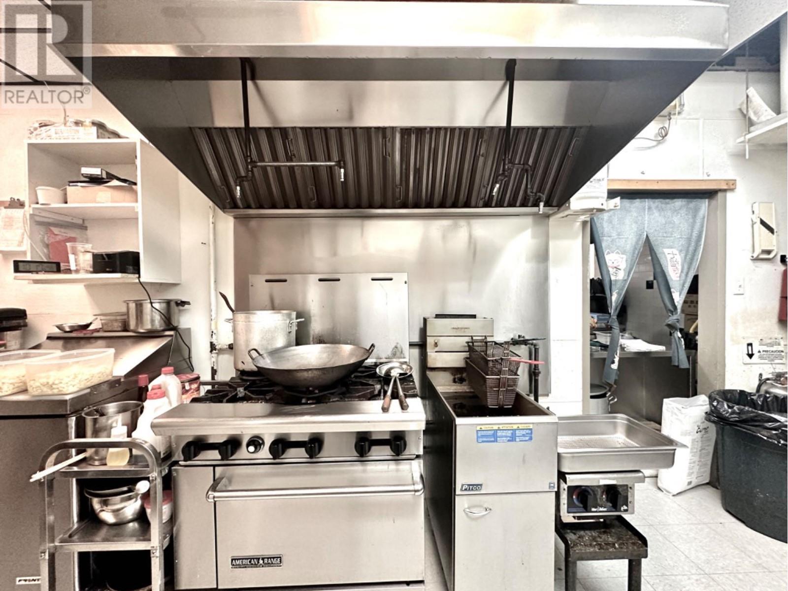 Listing Picture 2 of 26 : B4 5728 UNIVERSITY BOULEVARD, Vancouver / 溫哥華 - 魯藝地產 Yvonne Lu Group - MLS Medallion Club Member