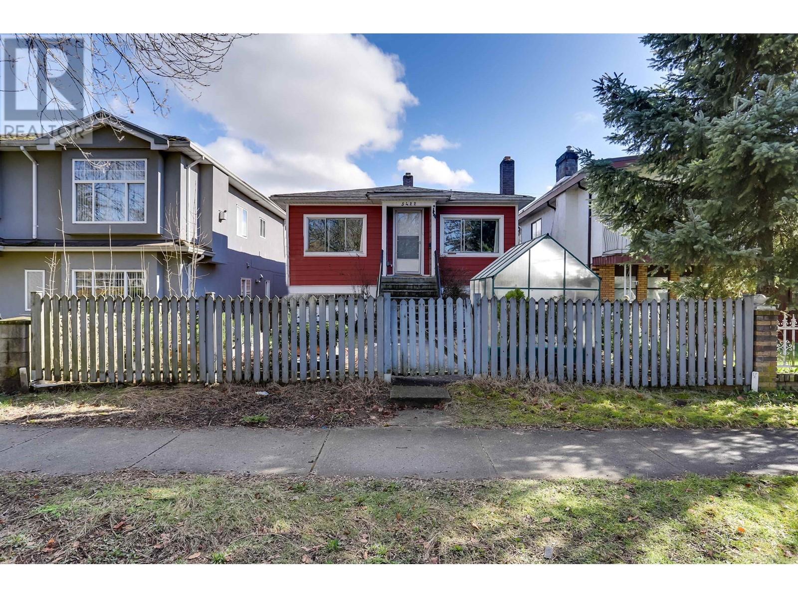 5422 Earles Street, Vancouver, British Columbia  V5R 3S1 - Photo 2 - R2856817