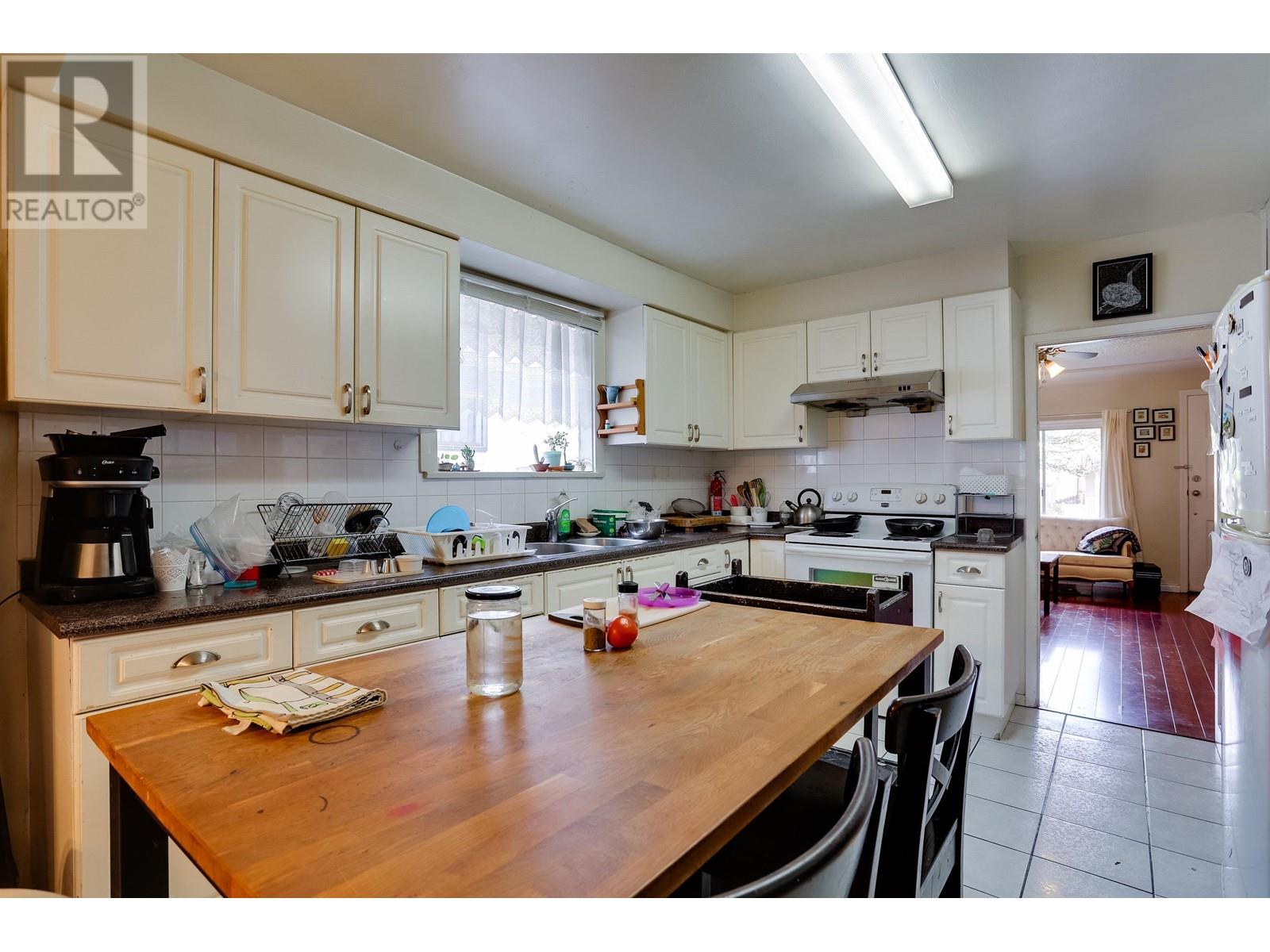 5422 Earles Street, Vancouver, British Columbia  V5R 3S1 - Photo 8 - R2856817
