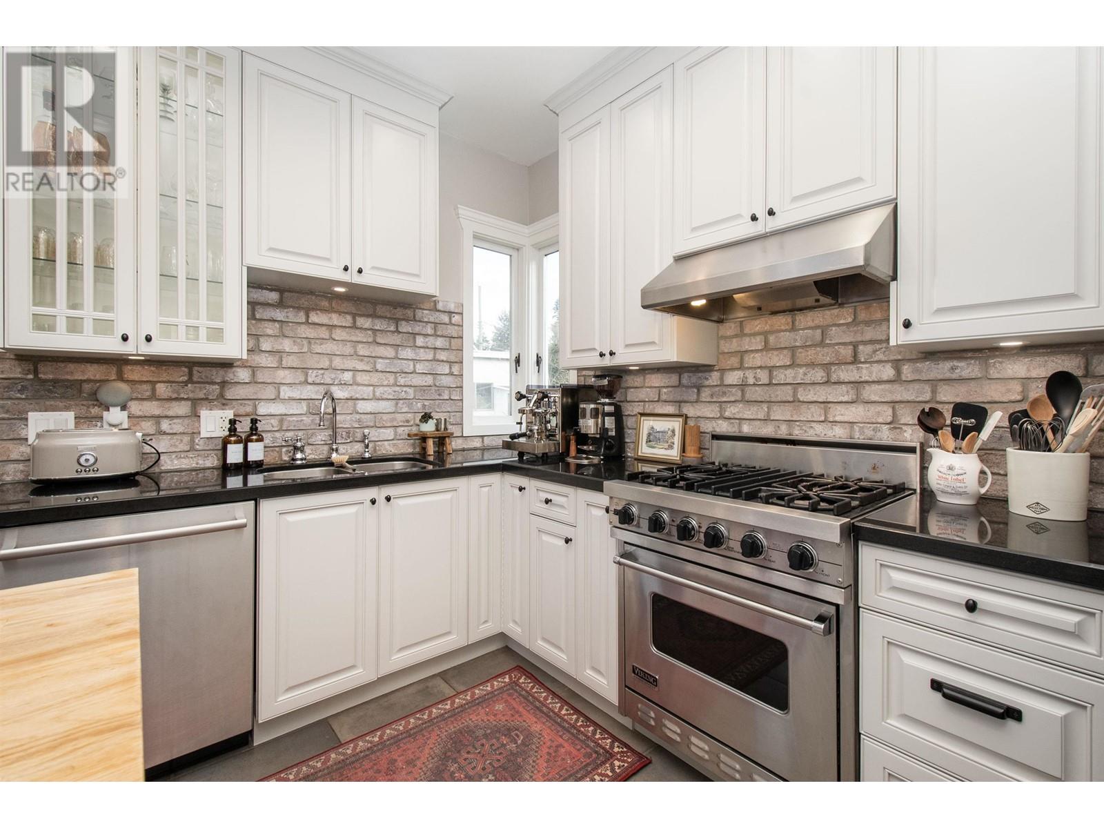 426 E 10th Street, North Vancouver, British Columbia  V7L 2E4 - Photo 12 - R2856901