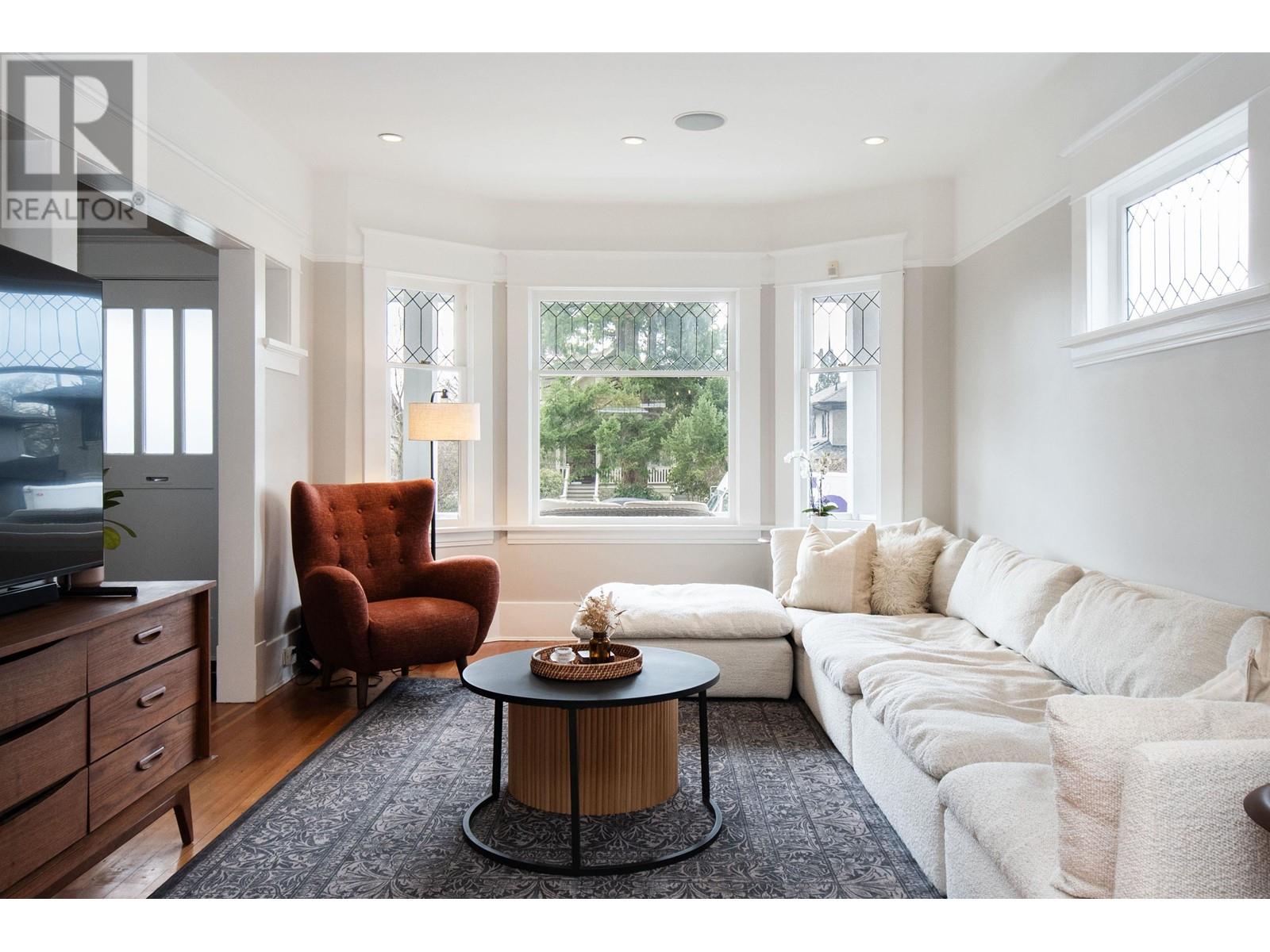 426 E 10th Street, North Vancouver, British Columbia  V7L 2E4 - Photo 5 - R2856901
