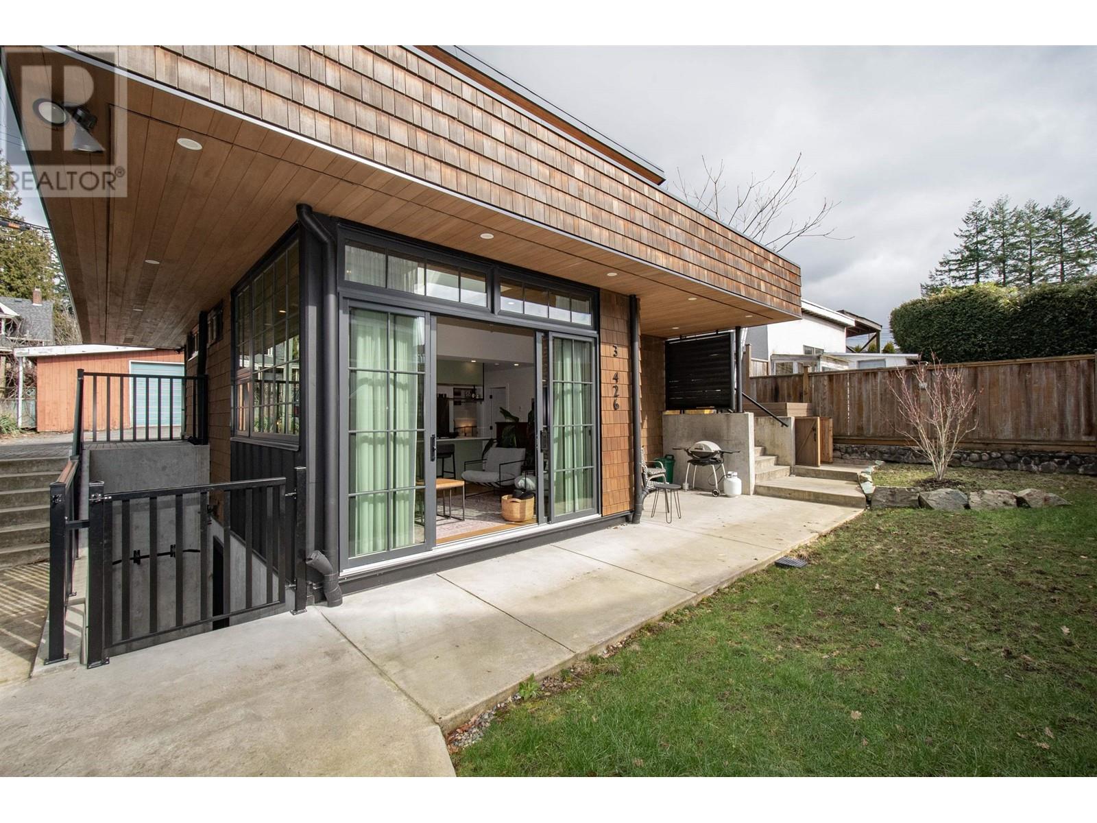426 E 10th Street, North Vancouver, British Columbia  V7L 2E4 - Photo 3 - R2856901