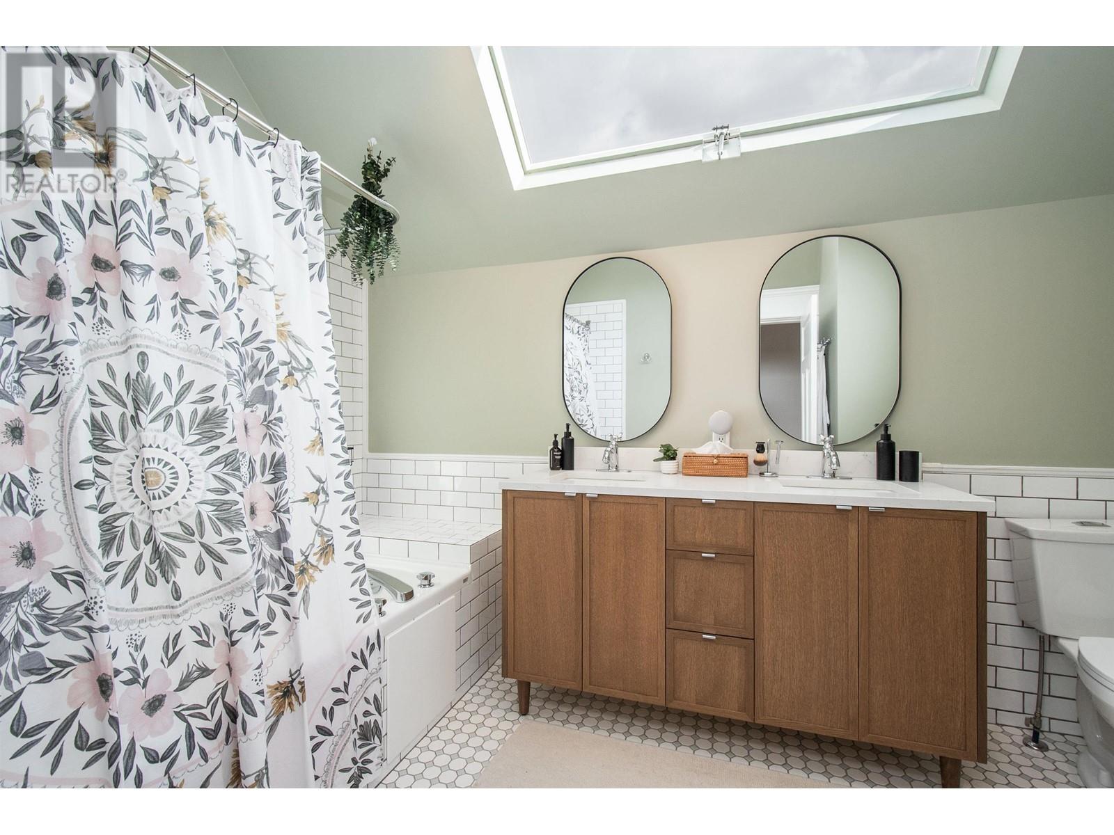 426 E 10th Street, North Vancouver, British Columbia  V7L 2E4 - Photo 15 - R2856901