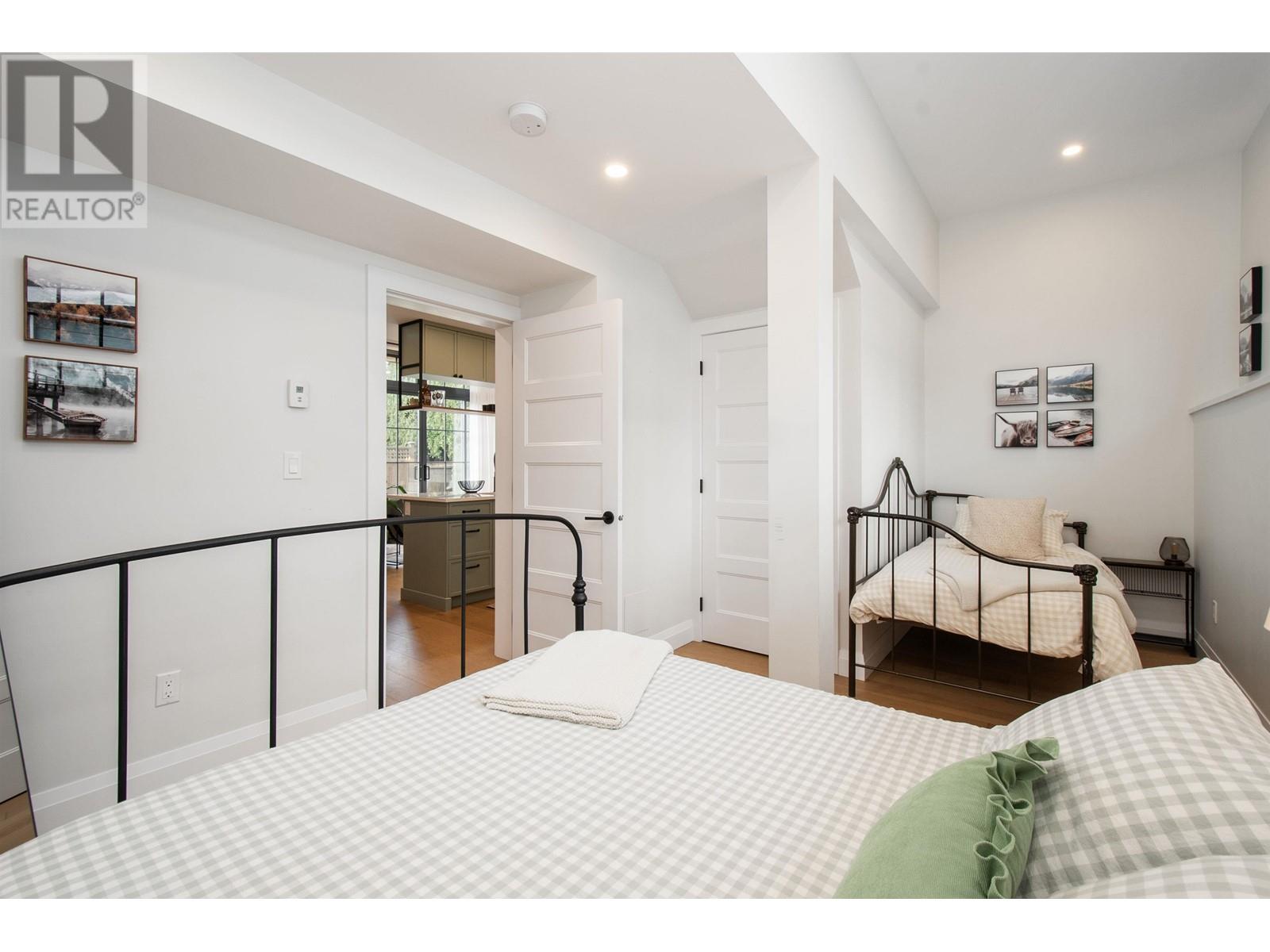 426 E 10th Street, North Vancouver, British Columbia  V7L 2E4 - Photo 35 - R2856901