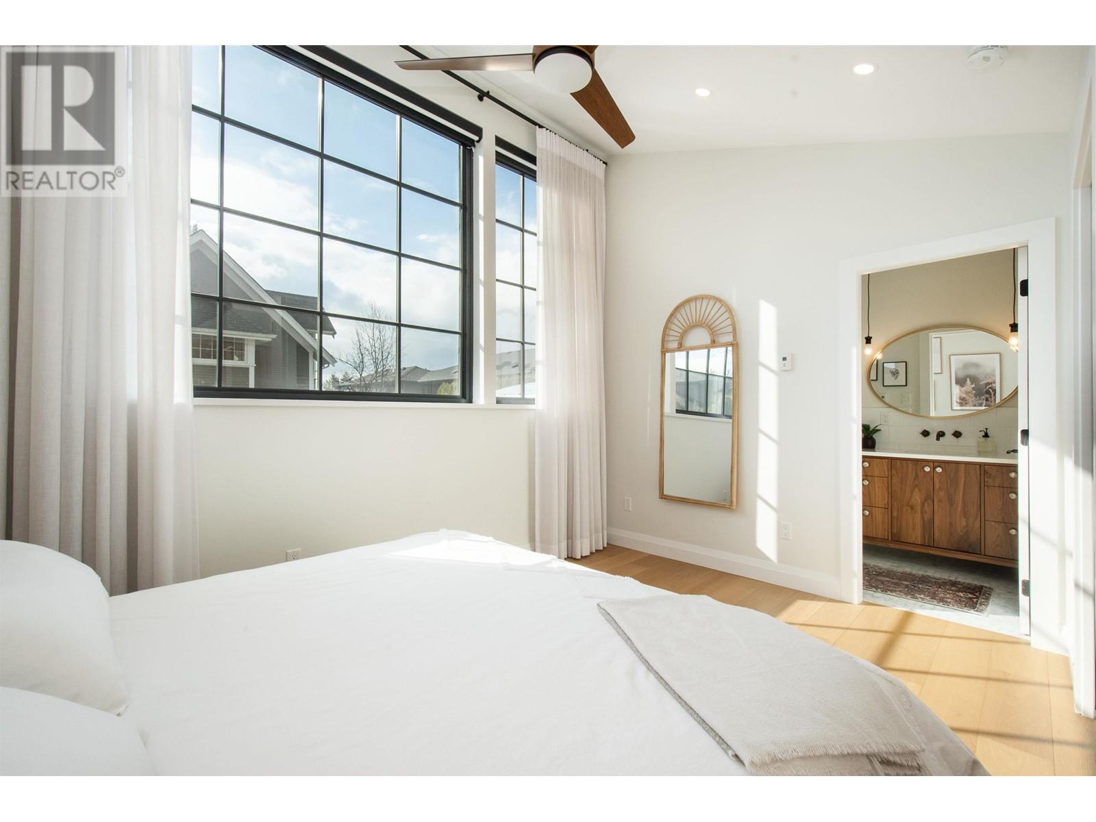 426 E 10th Street, North Vancouver, British Columbia  V7L 2E4 - Photo 38 - R2856901