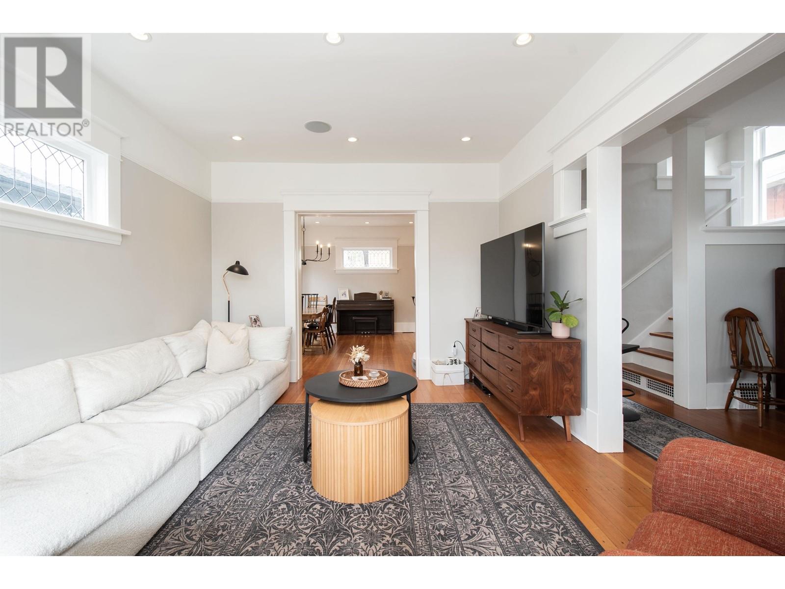 426 E 10th Street, North Vancouver, British Columbia  V7L 2E4 - Photo 7 - R2856901