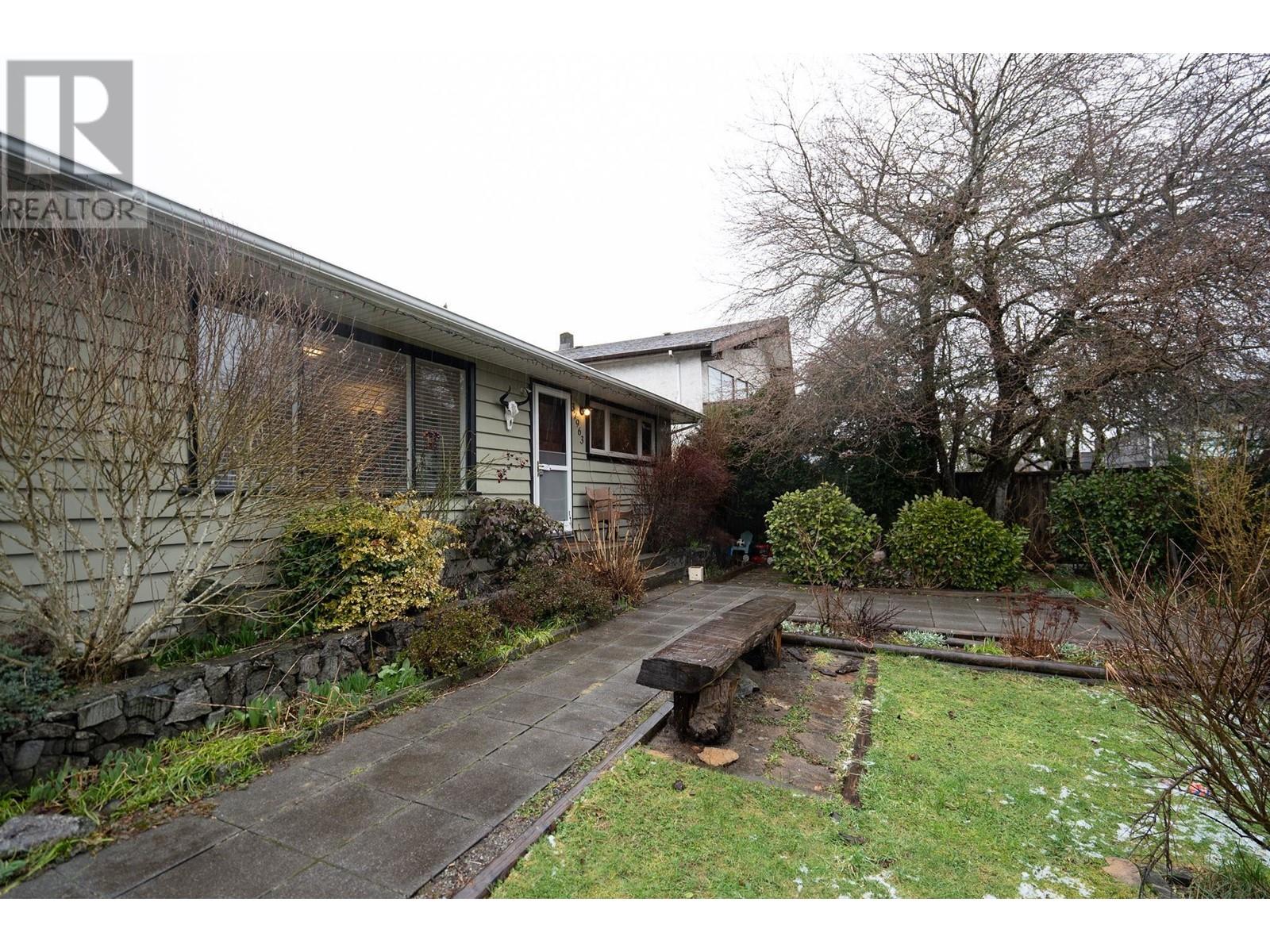 37963 Fourth Avenue, Squamish, British Columbia  V8B 0B7 - Photo 4 - R2856834