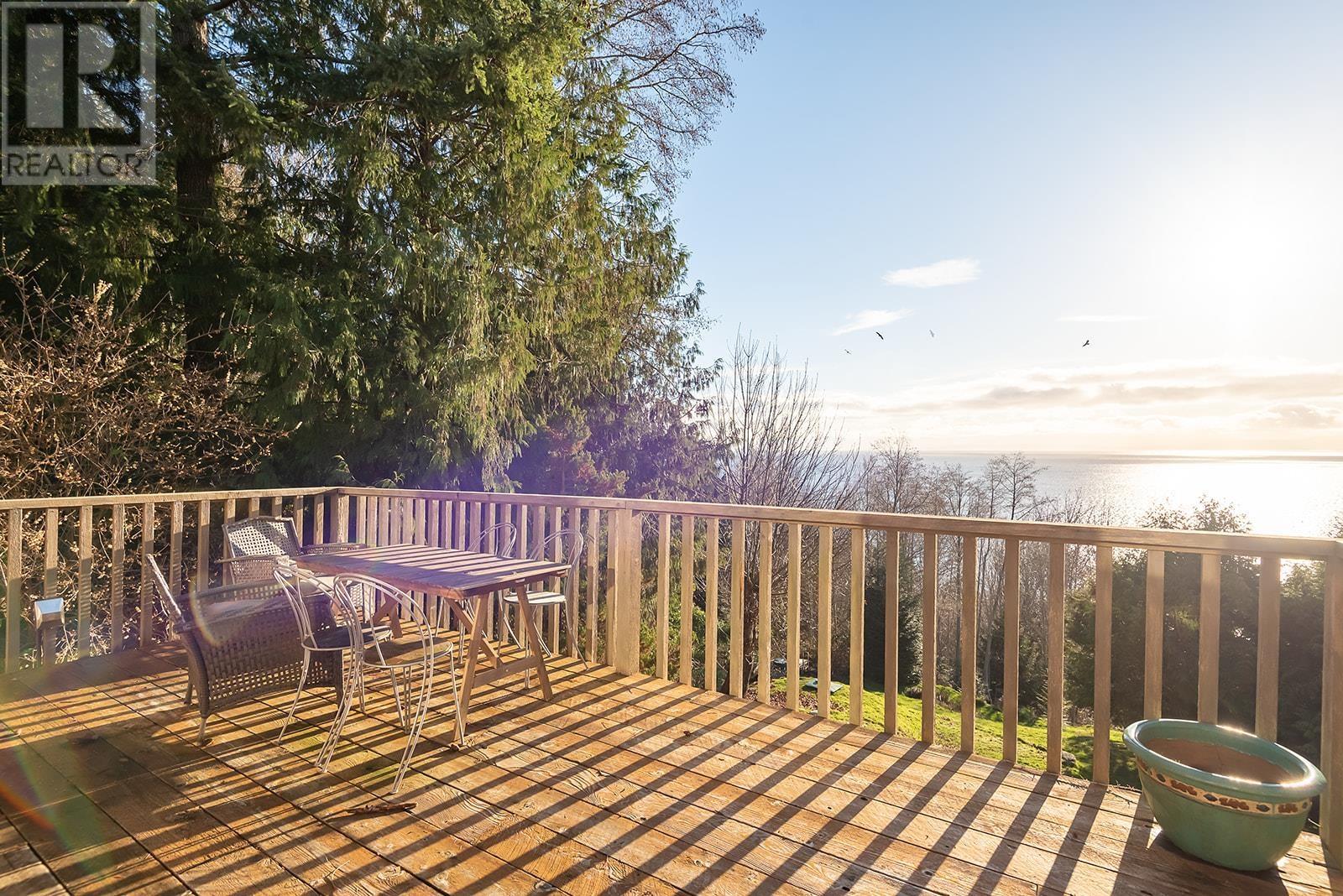 7949 Redrooffs Road, Halfmoon Bay, British Columbia  V7Z 1C6 - Photo 4 - R2857145